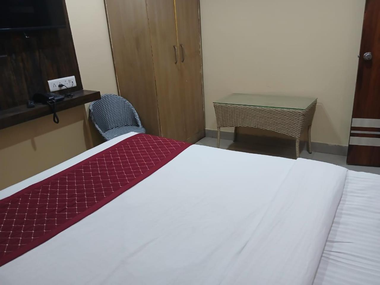 Blossoms Room Hotel Alekhya Residency- Luxury Lollection Хидерабад Екстериор снимка
