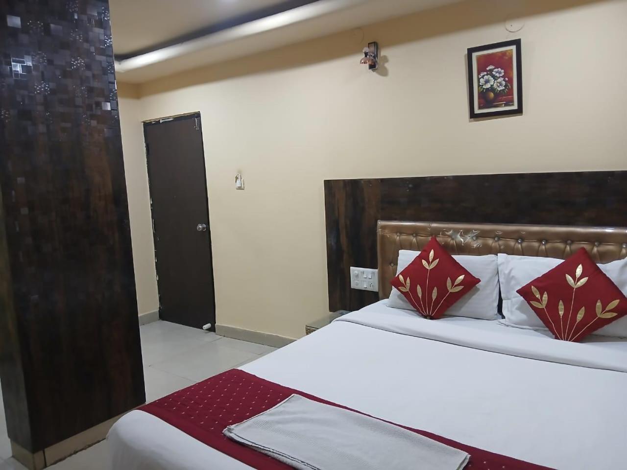 Blossoms Room Hotel Alekhya Residency- Luxury Lollection Хидерабад Екстериор снимка