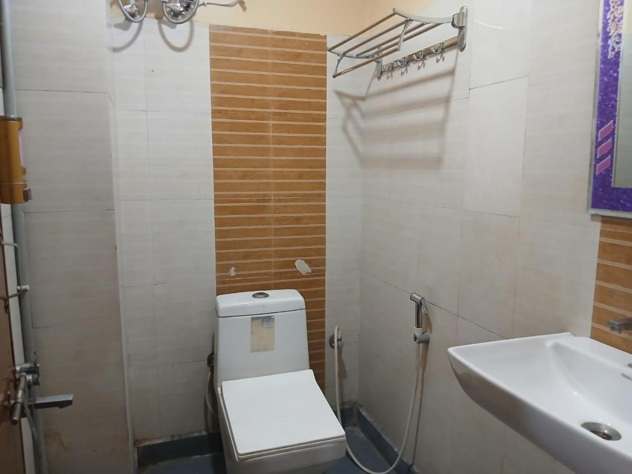 Blossoms Room Hotel Alekhya Residency- Luxury Lollection Хидерабад Екстериор снимка