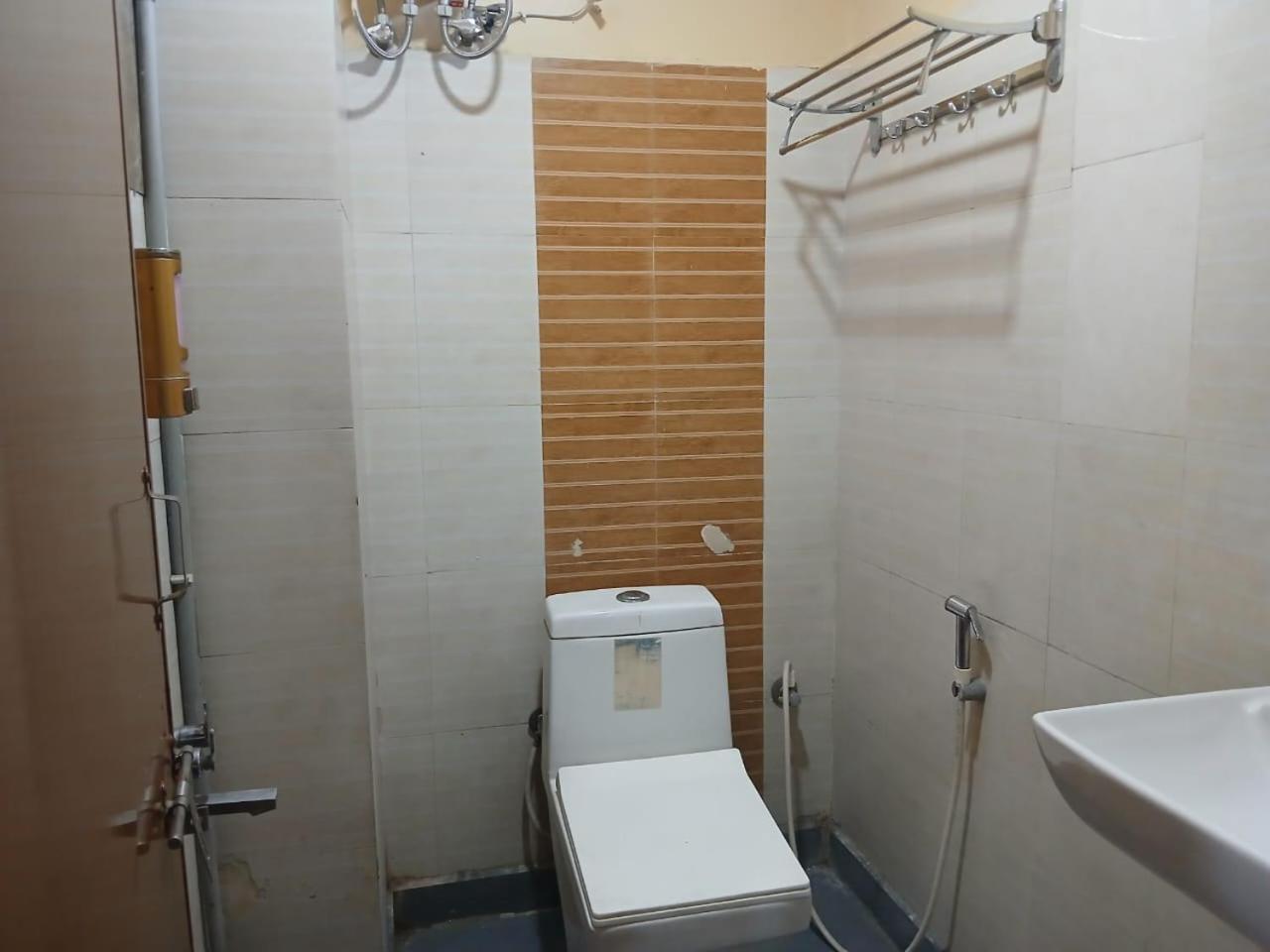 Blossoms Room Hotel Alekhya Residency- Luxury Lollection Хидерабад Екстериор снимка