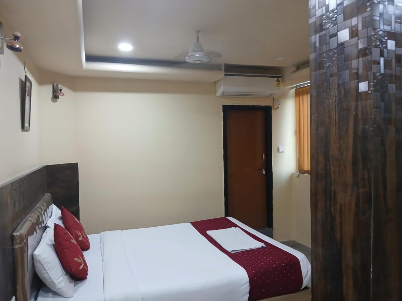 Blossoms Room Hotel Alekhya Residency- Luxury Lollection Хидерабад Екстериор снимка