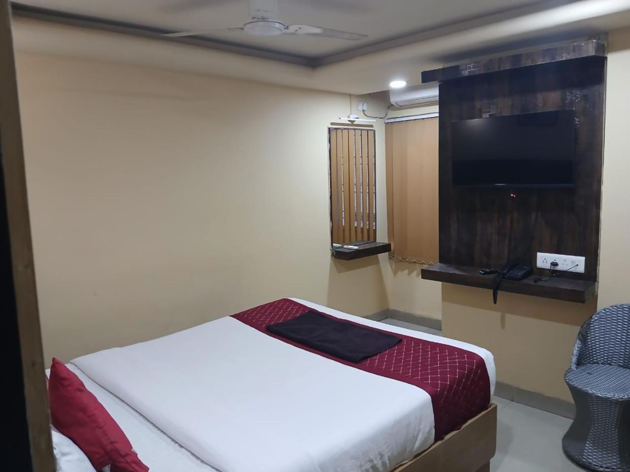 Blossoms Room Hotel Alekhya Residency- Luxury Lollection Хидерабад Екстериор снимка
