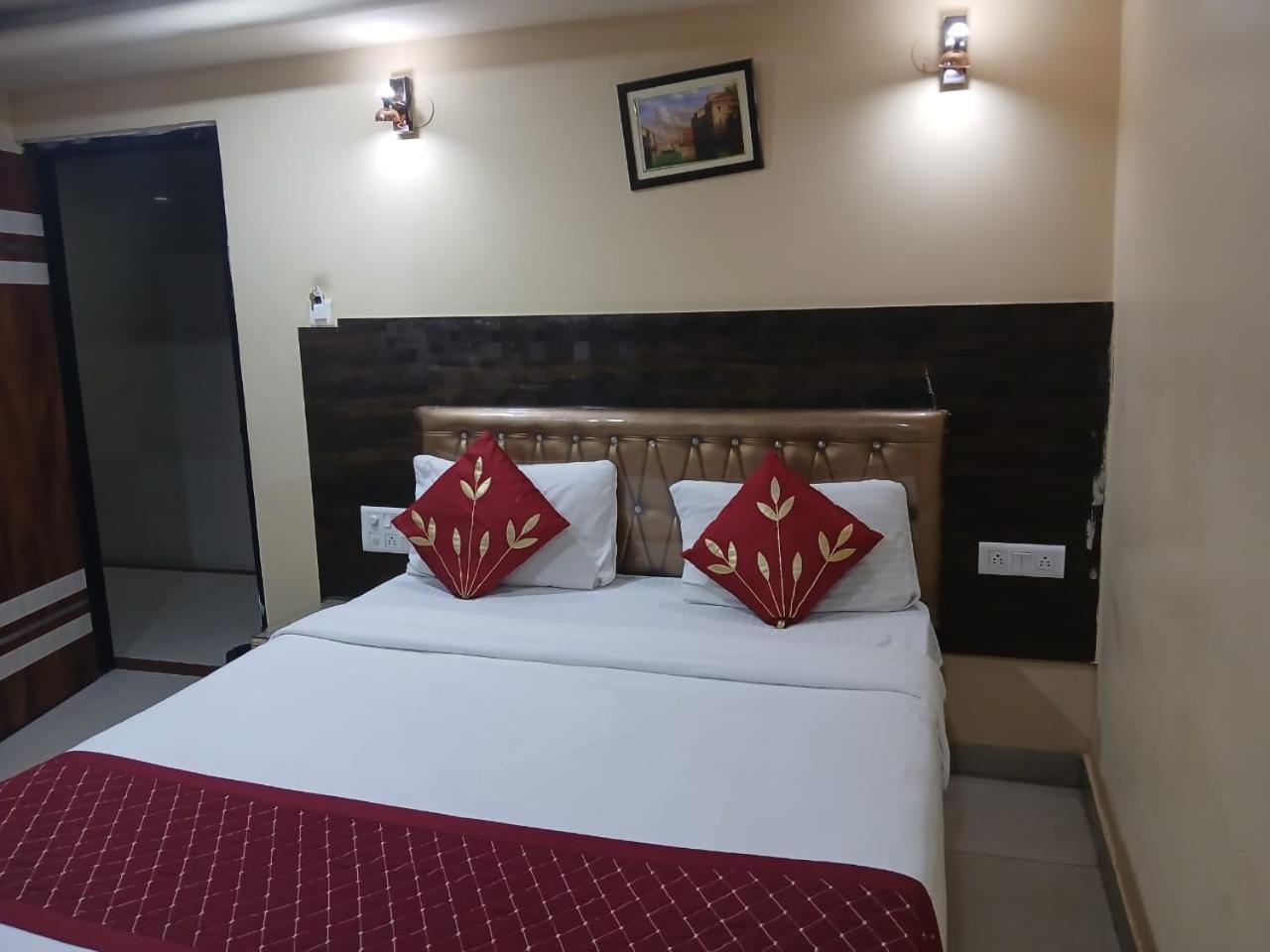 Blossoms Room Hotel Alekhya Residency- Luxury Lollection Хидерабад Екстериор снимка