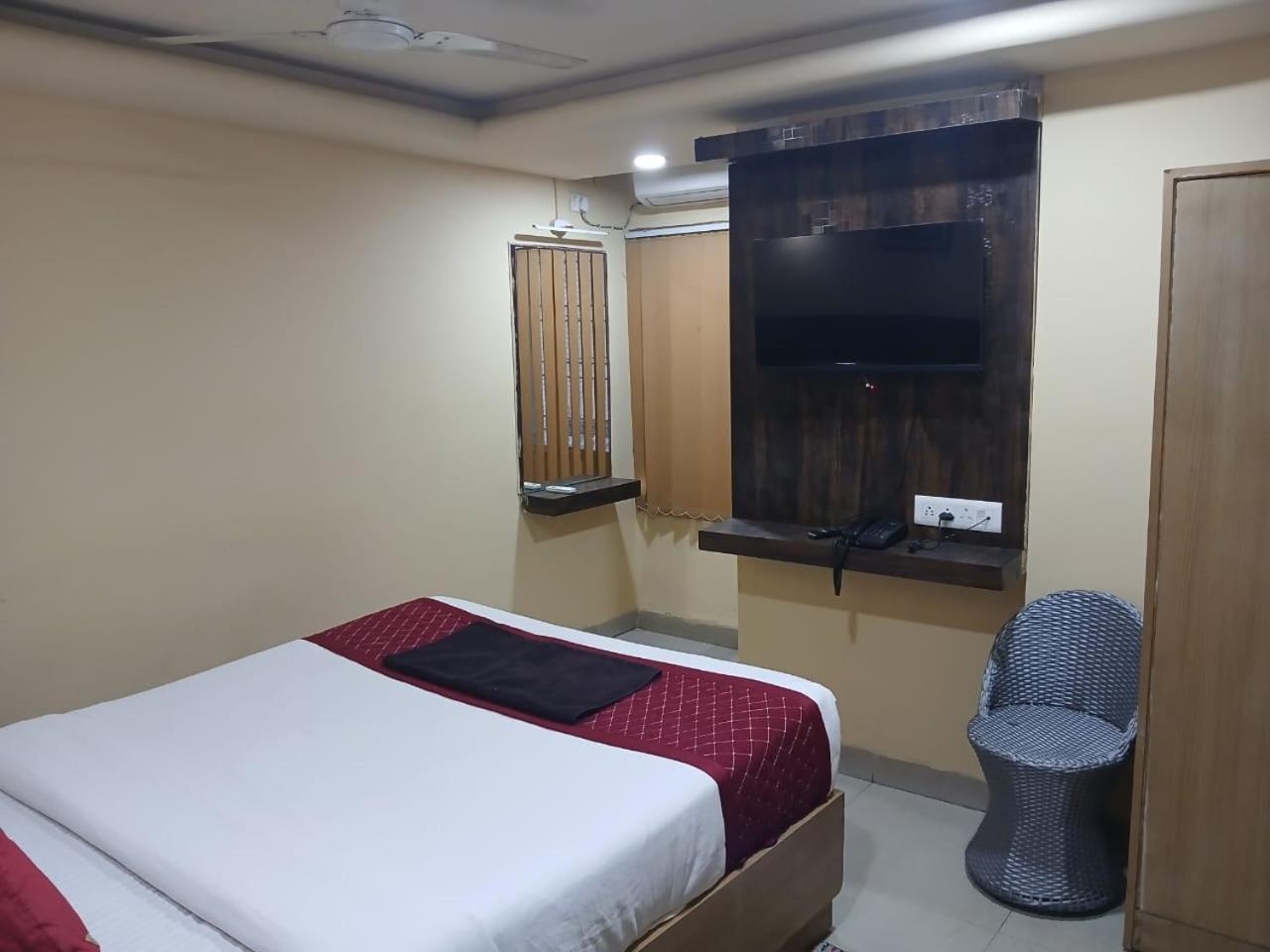 Blossoms Room Hotel Alekhya Residency- Luxury Lollection Хидерабад Екстериор снимка