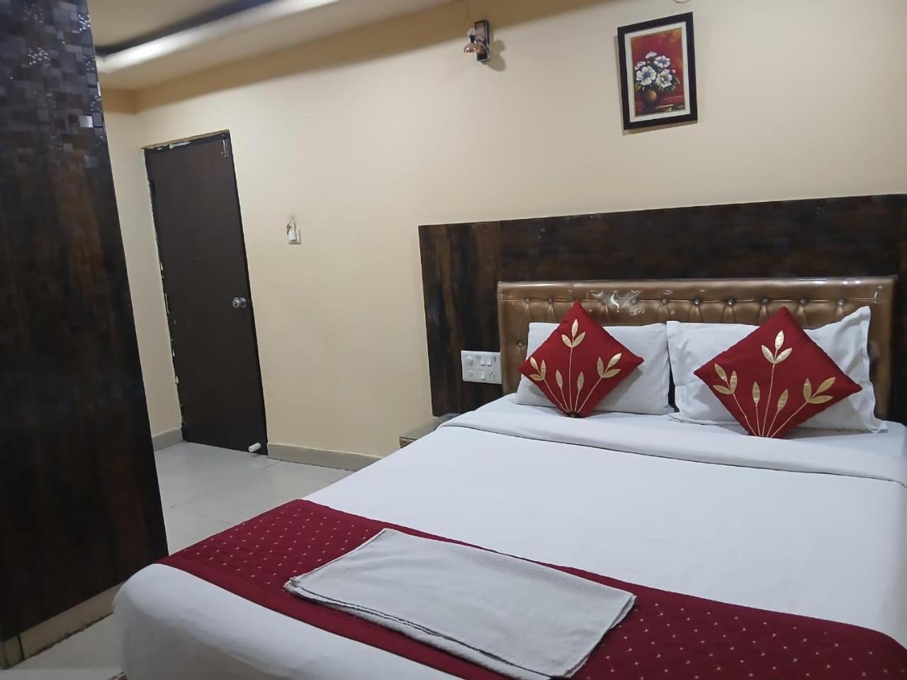 Blossoms Room Hotel Alekhya Residency- Luxury Lollection Хидерабад Екстериор снимка