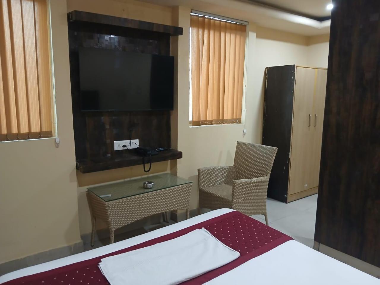 Blossoms Room Hotel Alekhya Residency- Luxury Lollection Хидерабад Екстериор снимка