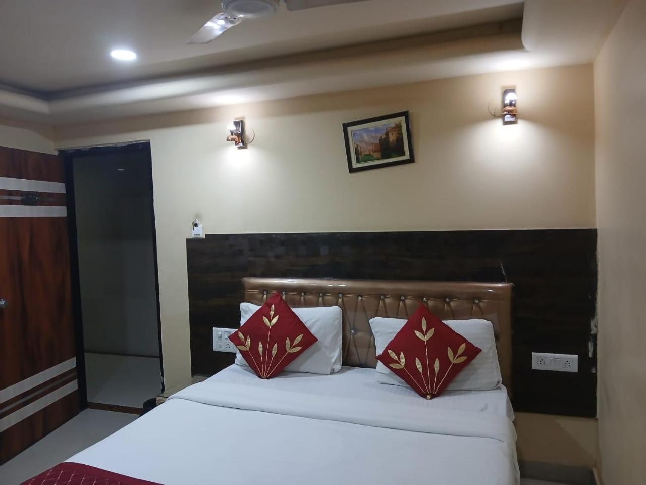 Blossoms Room Hotel Alekhya Residency- Luxury Lollection Хидерабад Екстериор снимка