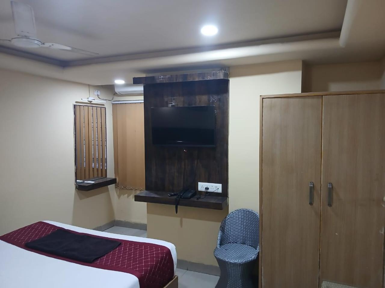 Blossoms Room Hotel Alekhya Residency- Luxury Lollection Хидерабад Екстериор снимка
